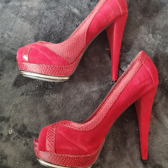 H by Halston Red Suede Stilettos - Picture 4 of 12
